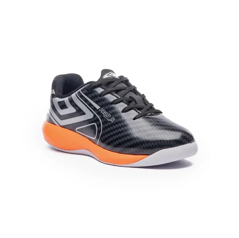 Chuteira de futsal infantil Umbro Pro 5 Jr vista lateral para seção Vai Servir